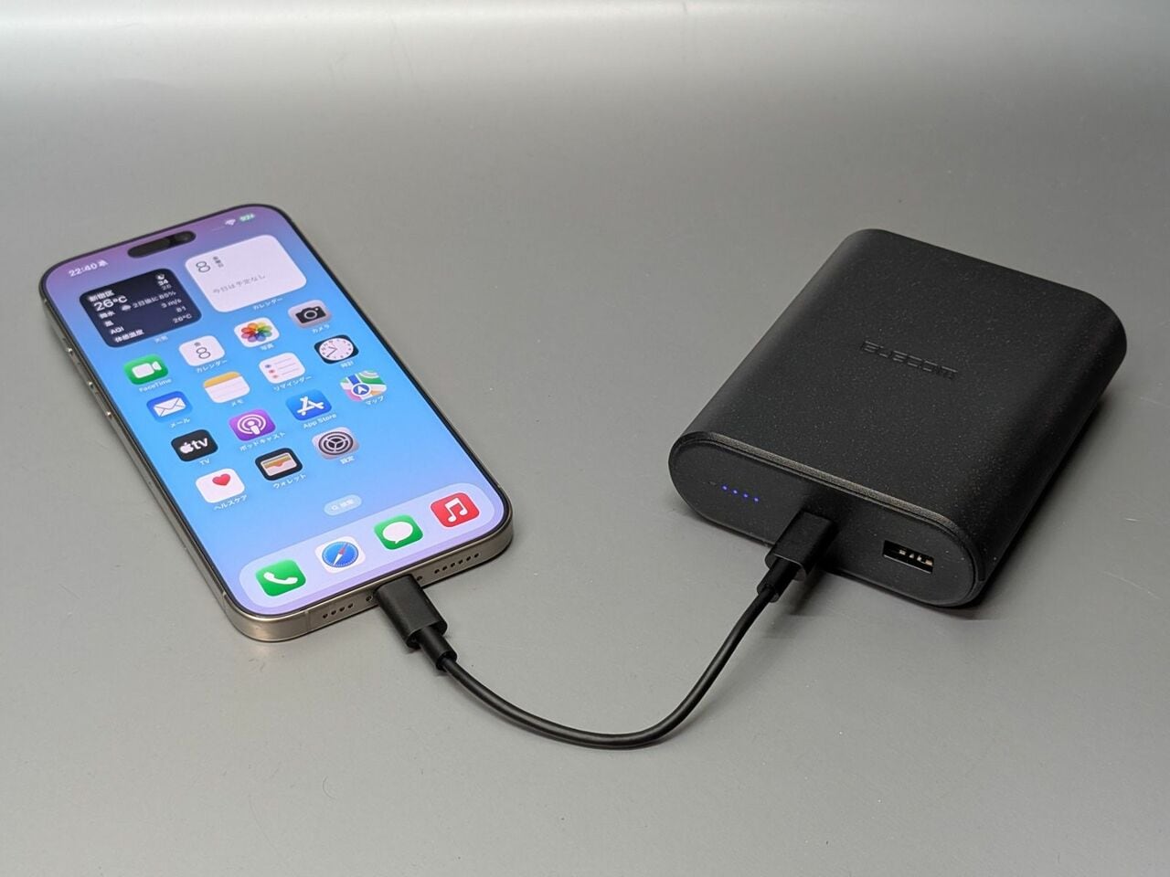 充電はUSB Type-Cケーブルを用いて行います