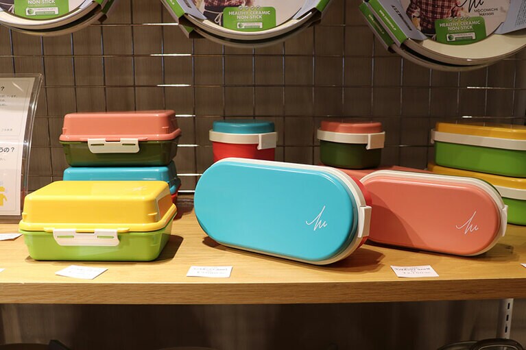 写真左から、ランチボックス デリ 1,980円、ランチボックス Dome L 3,080円、ランチボックス Dome M 2,750円。