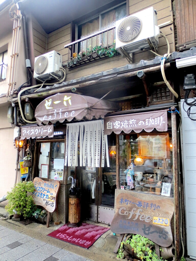 「ゼー六」外観。