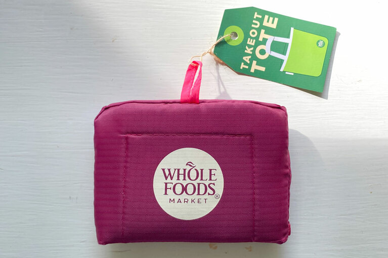 3.99ドル。ロゴの上にHawaii とあるのが人気。今回は見つけられず！