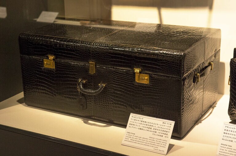 こちらが、1978年モラビト社製造の特注ワニ革バッグ。今の値段でいうと、なんと2000万円！