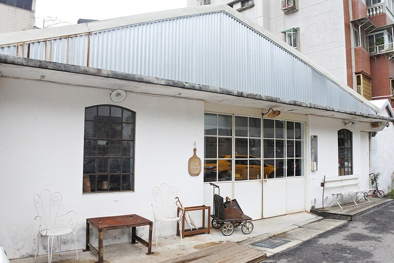 「Delicate antique」外観。台北では珍しいスタイルのショップ。