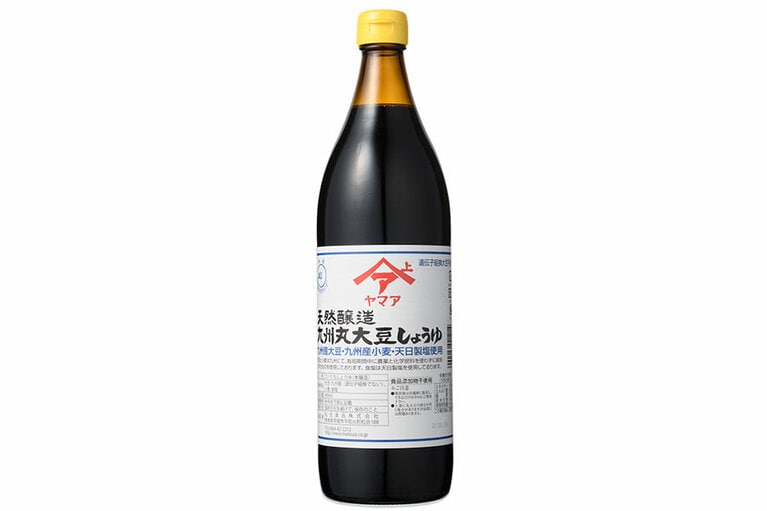 天然醸造 九州丸大豆しょうゆ〈900ml〉980円(税込)／松合食品