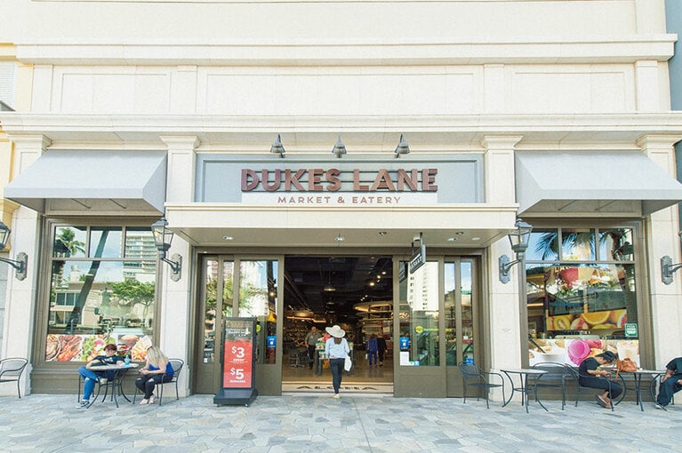 買ったらその場で食べられるフードホールとレストランを備えた今までにないABC。