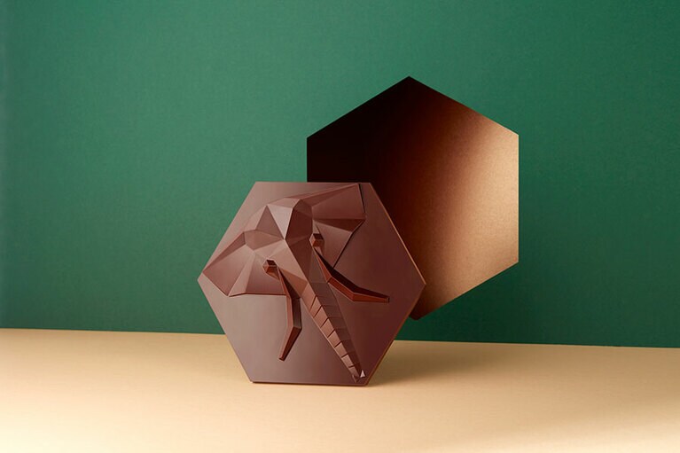 「エグザ・エレファン」ノワールとオ・レの2種類。240g　6,372円。11月18日(金)～12月25日(日)限定販売。©AtelierMai98