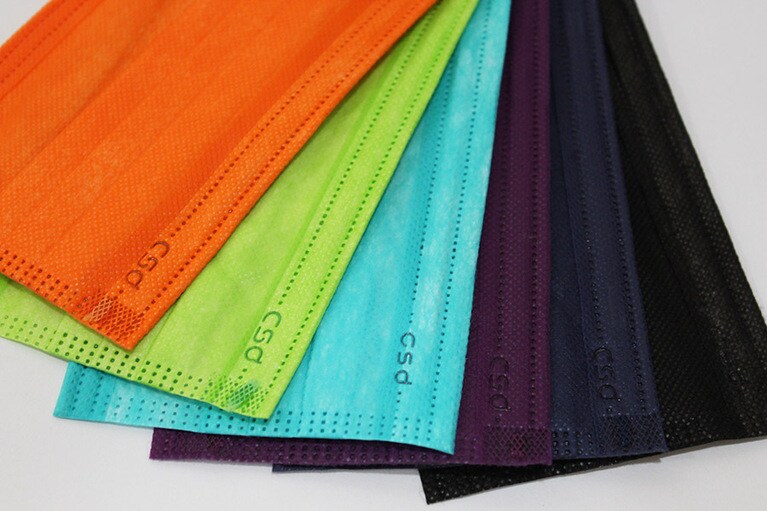 ビビットカラーであるほど、メーカーによる発色や質感に違いが出る。選択肢が増えてもCSD中衛が選ばれる理由はそこに。