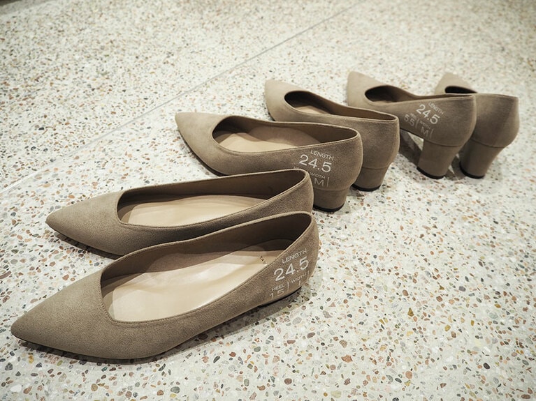 履き比べてみると、どの型であれば心地よく歩けるのかが分かります。