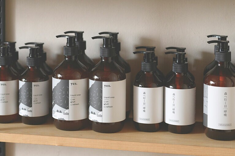 リキッドソープ off、リキッドソープ 森へ行く日 各300mL 3,740円、各500mL 4,950円。