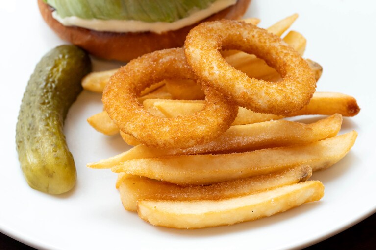 ポテトだけではなくフライドオニオンも。