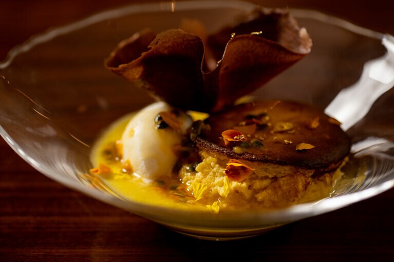 「パッションスフレとアニスのソルベ」2,200円。2022年夏のひと品。