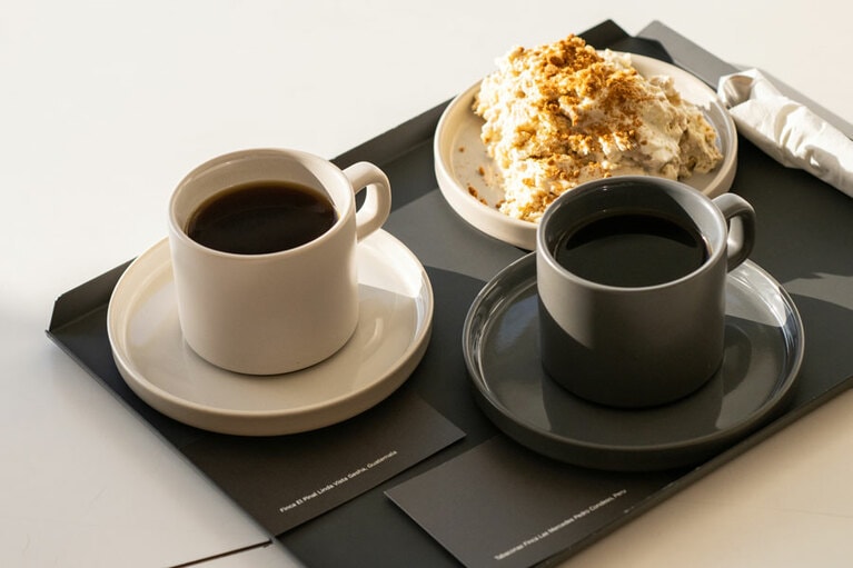 一杯W6,500〜。店で一番人気だというバナナプディングW8,500と一緒にどうぞ。