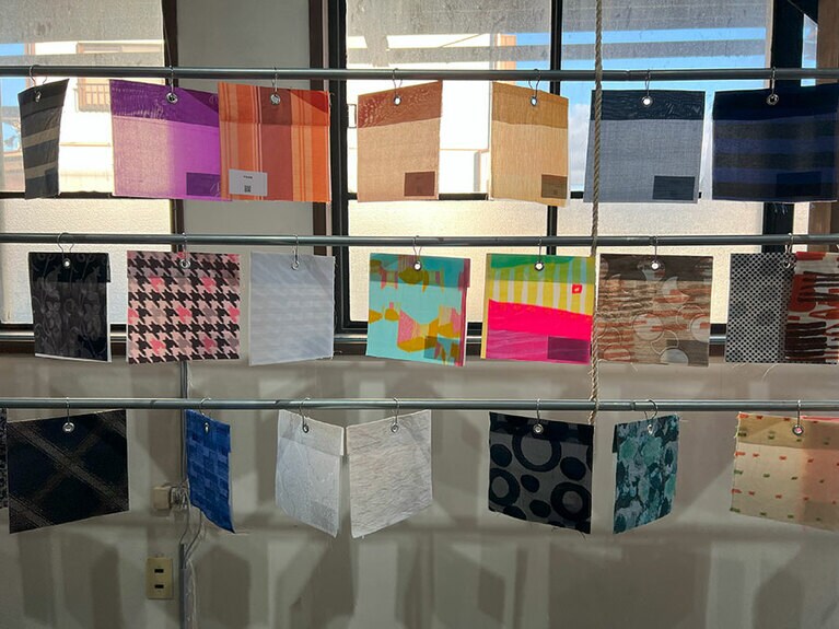 色鮮やかな生地の並びに、胸が高鳴ります。