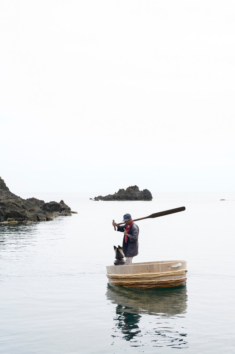透明度が高い小木半島の海でのはんぎり体験は、時間や天候によって多様な海の表情を見せてくれます。