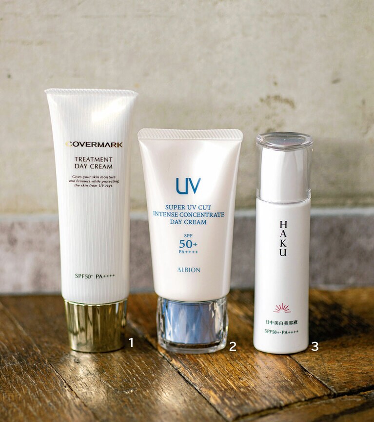 1：トリートメント デイ クリーム SPF50+・PA++++ 50g 8,800円／カバーマーク 
2：スーパー UV カット インテンスコンセントレート デイクリーム SPF50+/PA++++ 50g 11,000円／アルビオン 
3：HAKU 薬用 日中美白美容液［医薬部外品］SPF50+・PA++++ 45mL 5,280円／資生堂