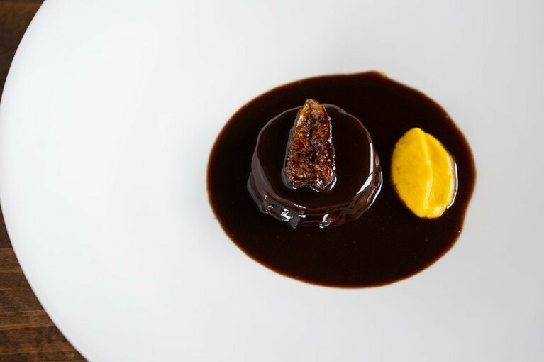 多彩なジビエを堪能できる「真鴨のロワイヤル」。フランス料理の調理技術が凝縮されたような最高峰のジビエ料理にうっとり。