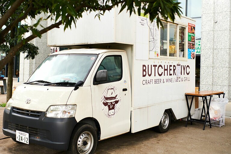 オーダーはフードトラックで。