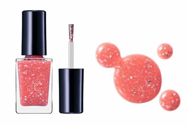 シロップっぽい可愛さ。クリアピンク＋偏光グリッターの、エレガンス ラズル エナメルラッカー 20 Pumped up(パンプトアップ) 6.0ml 1,320円。