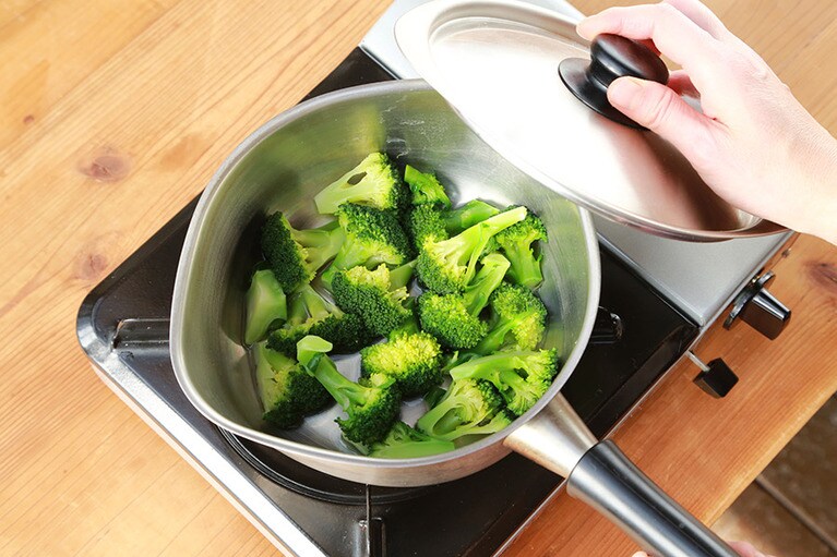 蒸し煮は茹でるよりも栄養価が逃げず味わいが濃く仕上がる。