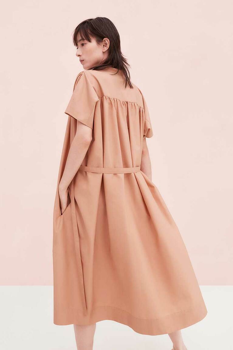 パラシュートワンピース 4,990円。