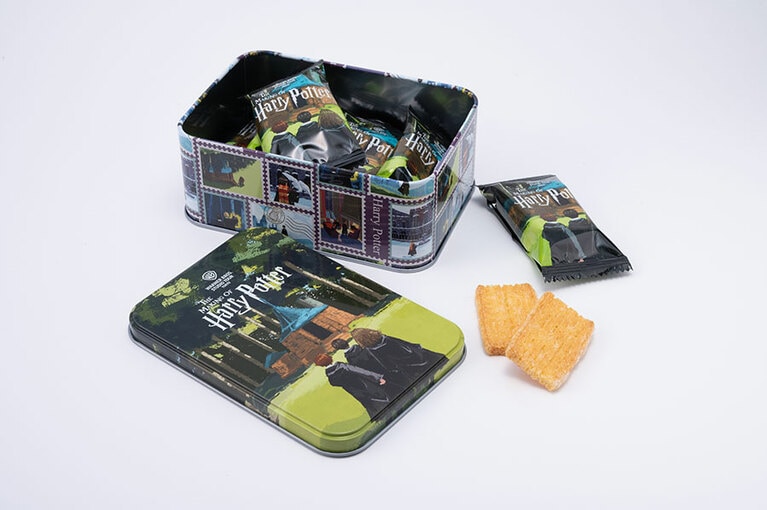 16枚パイ缶。1,200円。