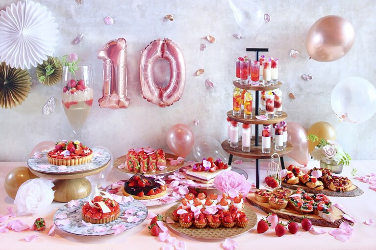 スイーツブッフェ「ストロベリーアニバーサリー」のイメージ。コーヒー・紅茶付、大人 5,500円(税込・サ別)。