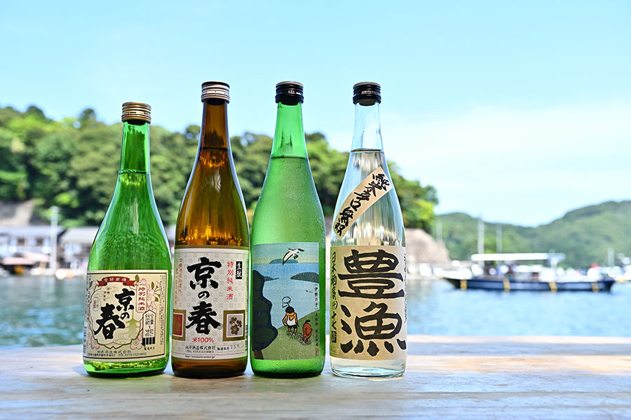 代表銘柄の「京の春」や、棚田米を使った山廃仕込み特別純米無濾過生原酒「うらなぎ」など、純米酒が揃う。