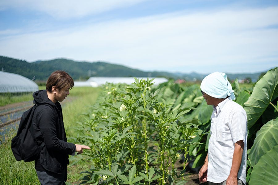 志のある農家が集まる「山形おきたま産直センター」野菜部会長・島崎栄一さんの畑。