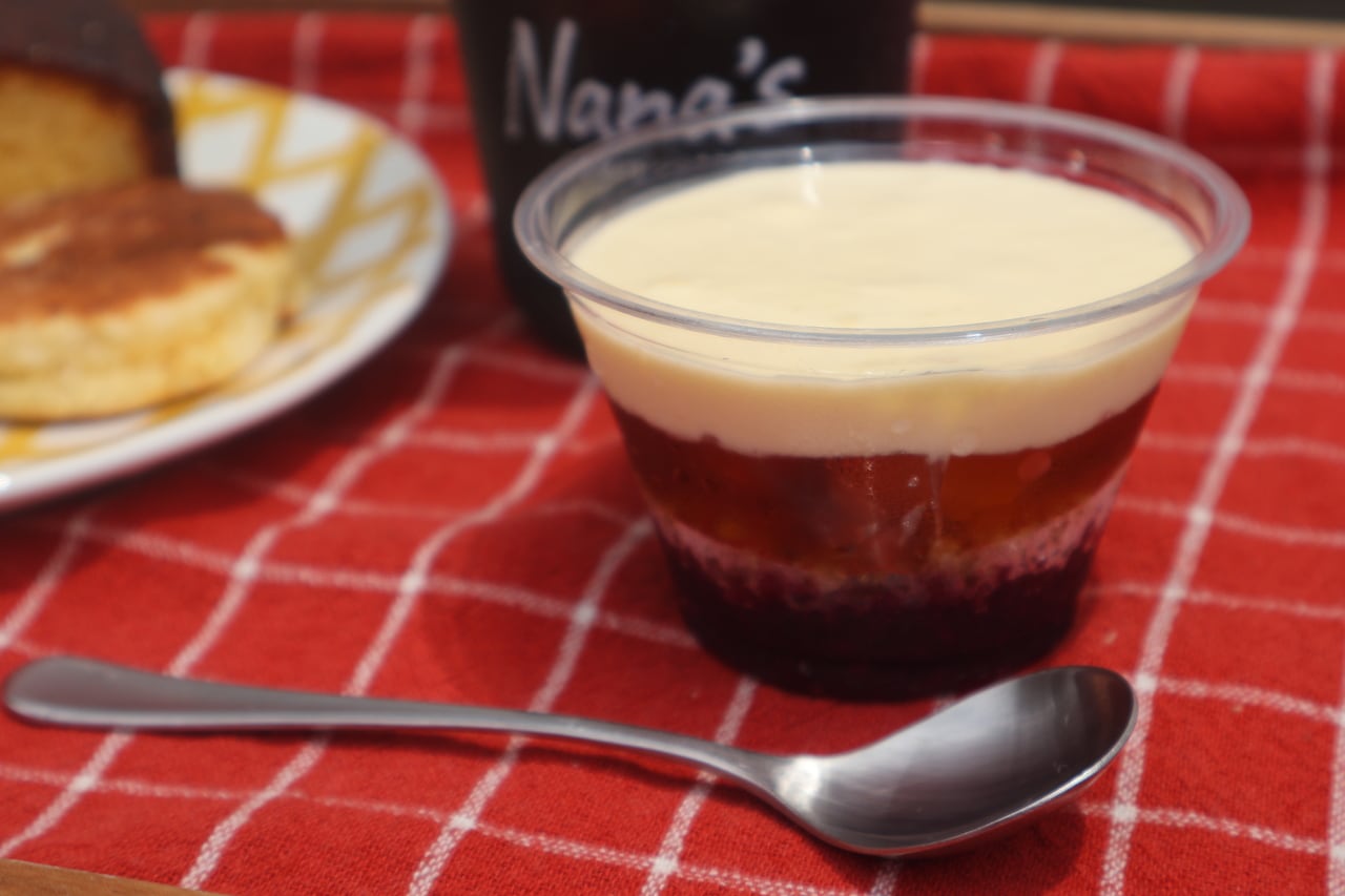 夏限定の涼しげなデザート　トライフル600円。