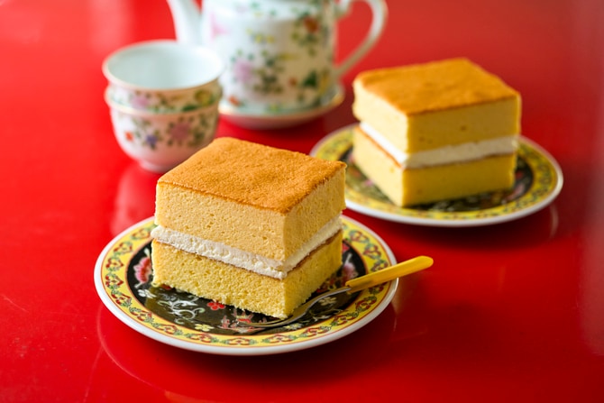 成城石井自家製 アカシア蜂蜜の台湾風バニラカステラ 税込1,394円。