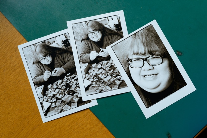 ナンシー関(なんしー・せき)。1962年、青森県生まれ。85年、雑誌『ホットドッグ・プレス』で消しゴム版画家&ライターとしてデビュー。以降、テレビを題材とした社会時評的コラムと版画で人気を集めた。2002年死去。享年39。