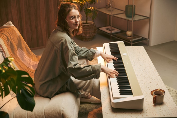 カシオ計算機「電子ピアノPrivia PX-S1100」71,500円。