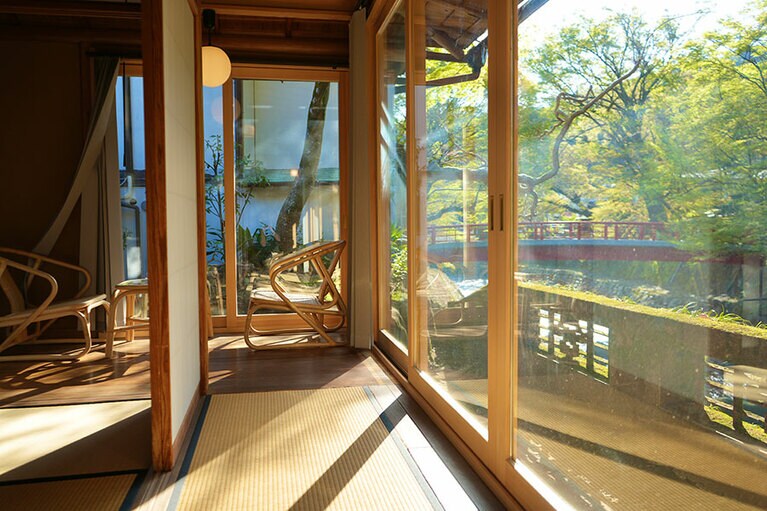 朝日が差し込むお部屋の空気は清々しく、心洗われるよう。