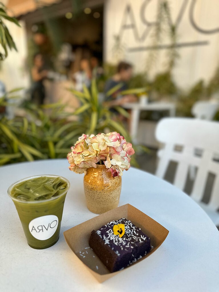 のんびりティータイムを楽しんだら、ショッピングも忘れずに。