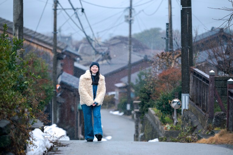 俳優・山田杏奈さんといく、世界遺産の島・佐渡島。雪景色の北沢浮遊選鉱場は神秘的な風景【通いたくなる島、佐渡】