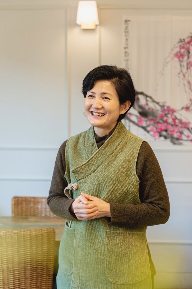 餅工芸名人のキム・スヨンさんはお菓子教室も開催している。