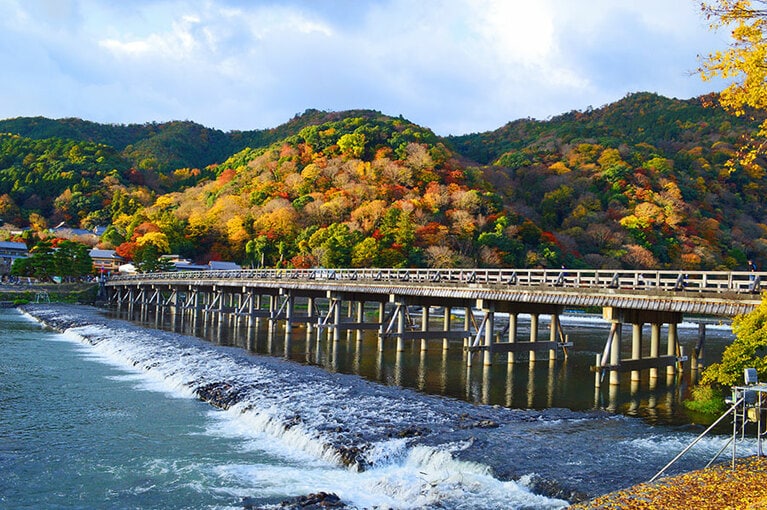 渡月橋の紅葉。