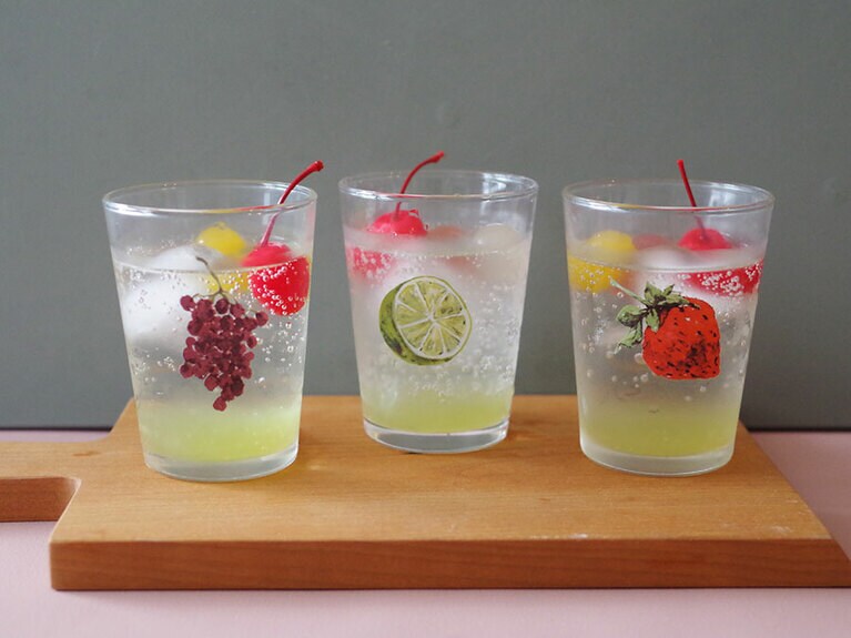 メロンソーダの素1に対して炭酸2の割合で希釈するだけのメロンソーダ。