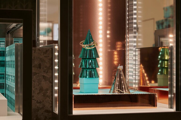 ホリデーの商品ディスプレイ。