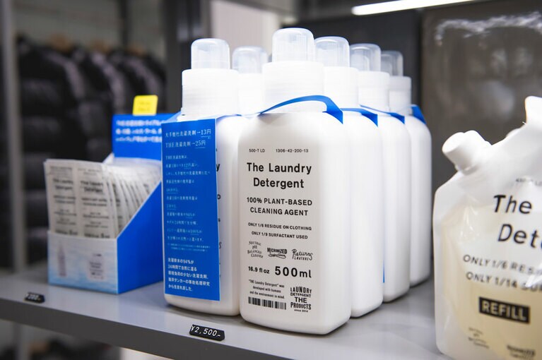 THE 洗濯洗剤 ボトル 2,500円、レフィル 1,980円、トライアルパック 200円。