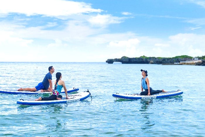 浅瀬で行われるので、泳ぎが苦手でも安心。そのほかシーカヤックツアーやシュノーケリングなども楽しめます。