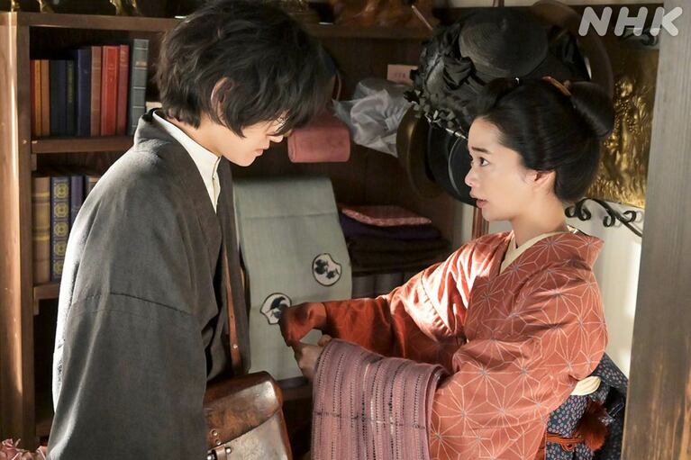 「看護」についてりんと話すシマケン（『風、薫る』公式Instagramより）
