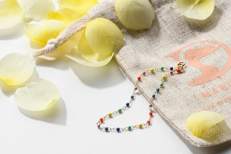 アロハレインボーブレスレット 155.66ドル(オンライン価格 16,500円)／MUSE by RIMO