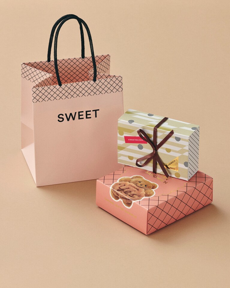 持ち歩くだけで高揚するショッパーやパッケージ。