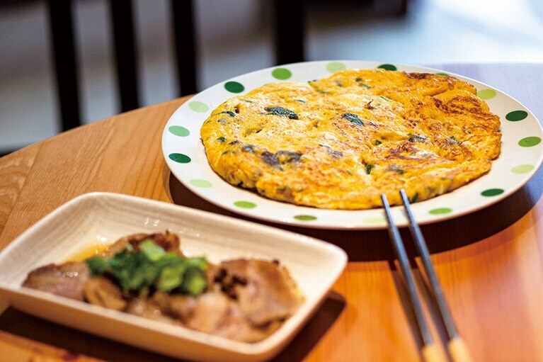 剝皮辣椒烘蛋 180元、花椒肉 80元。