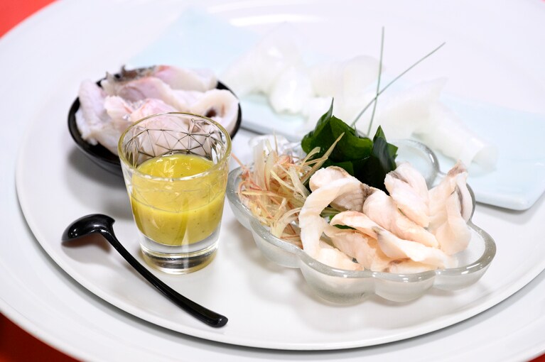 酢のものは、ミズイカの刺身・鯛とフカの湯引き。