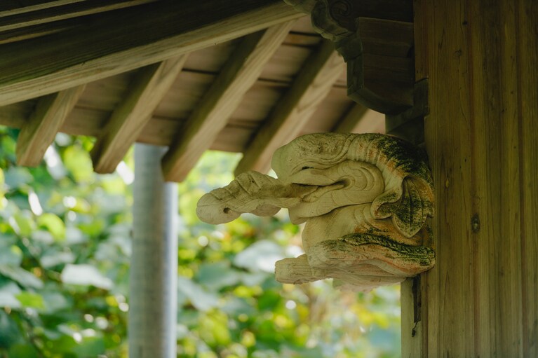 マップにも載っている神社には象の彫像が。