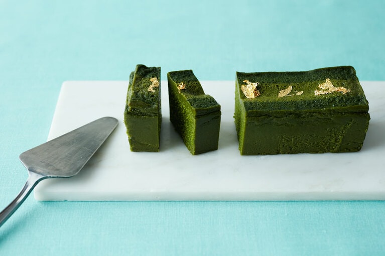 濃い抹茶の香りにうっとり。大和抹茶テリーヌ〈300g〉3,000円。