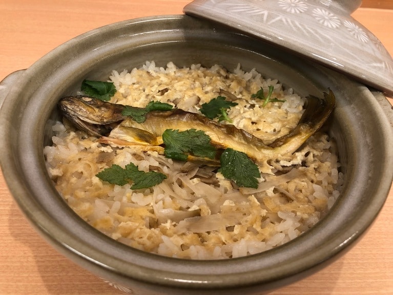 イワナやアユの炊き込みご飯が登場することも（画像はイメージ）。