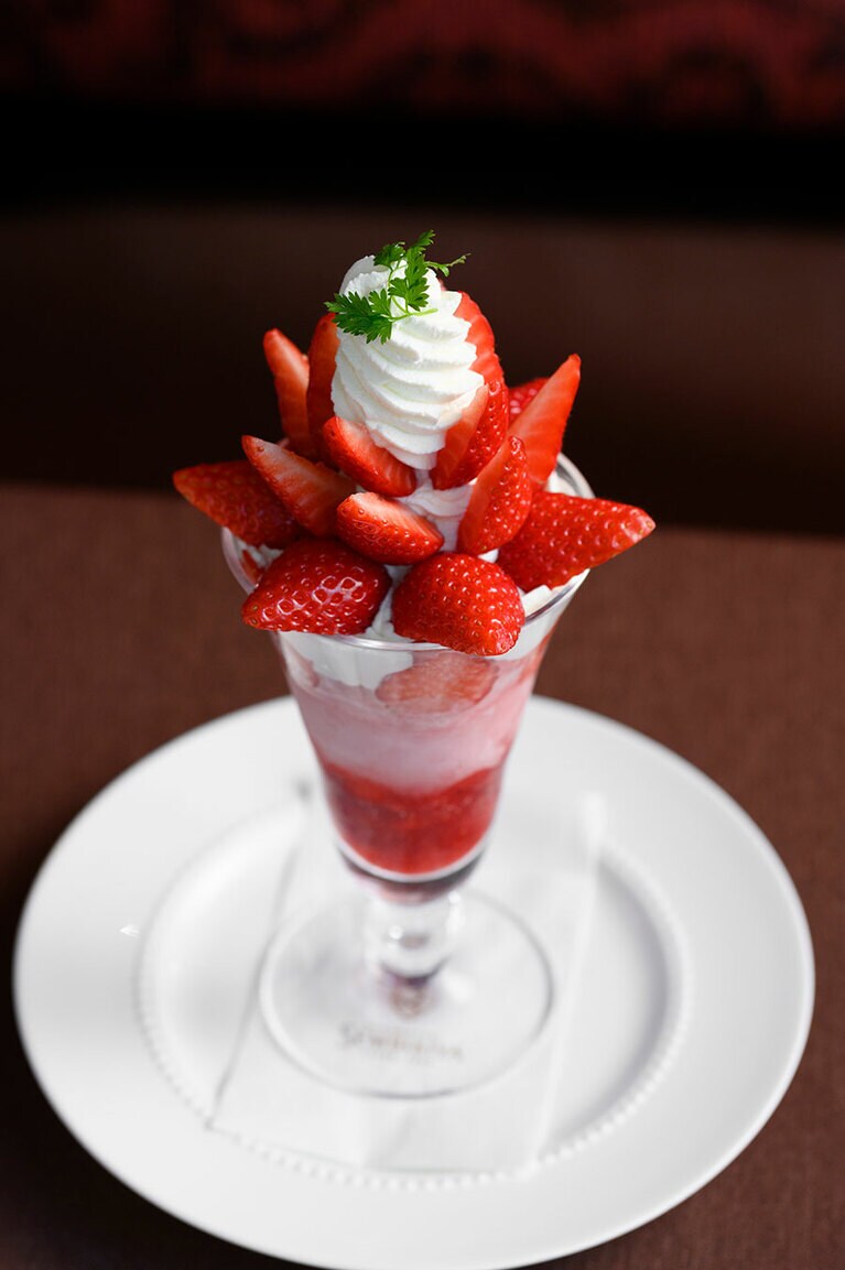 放射状に飾り付けられたイチゴが美しい。