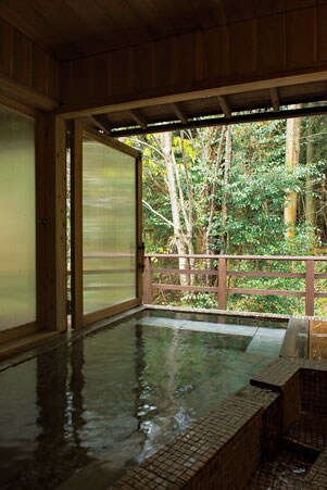 【湯富里の宿 一壷天】©Hiroshi Mizusaki